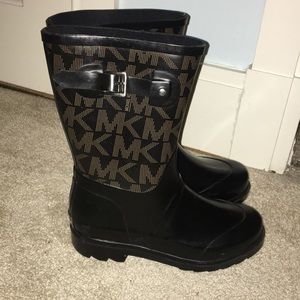 MK rain boots size 7
